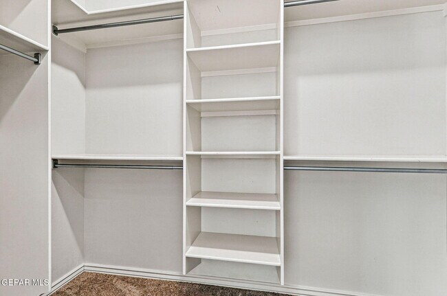 Building Photo - 3203 Red Orchard Dr