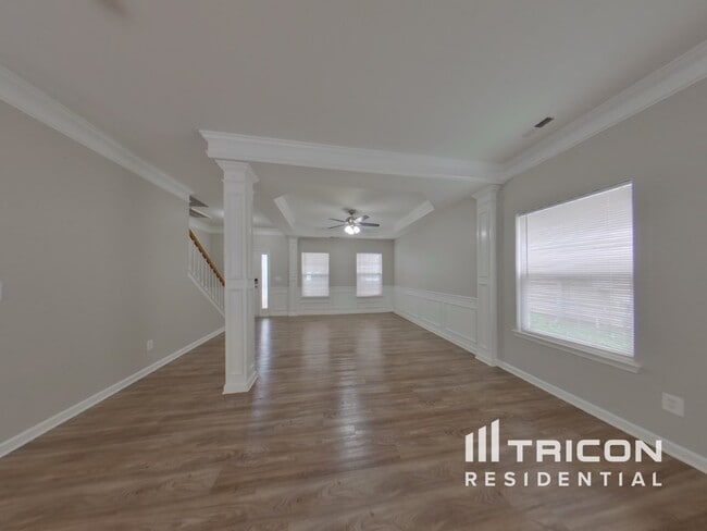 Building Photo - 712 Perth Dr