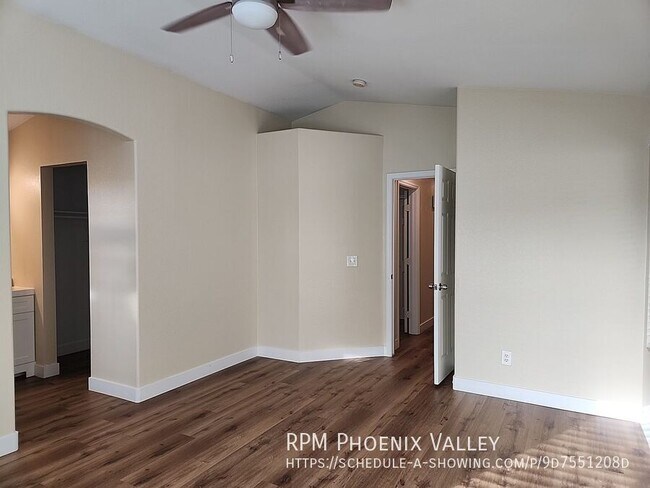 Building Photo - 2533 N Silverado-