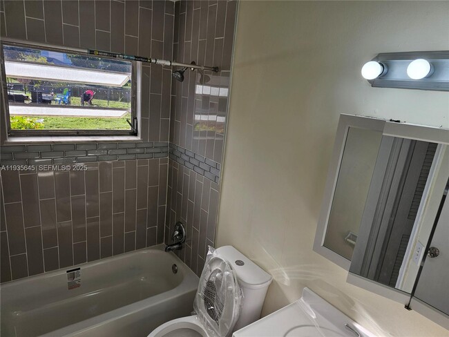 Building Photo - 3580 NW 110th Ln