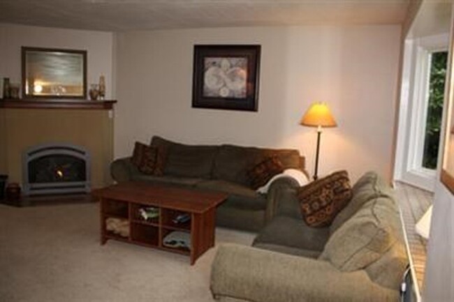 Building Photo - Tranquil 3-Bedroom Rambler in Union Hill, ...