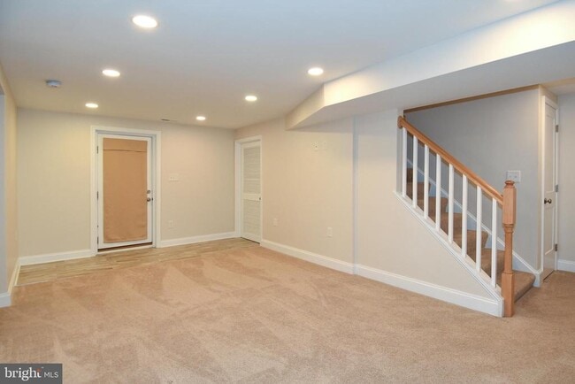 Building Photo - 6127 Brook Dr