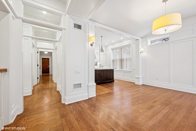 Building Photo - 746 W Belden Ave