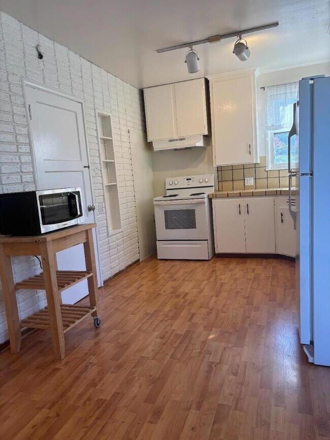 Building Photo - 139 D St