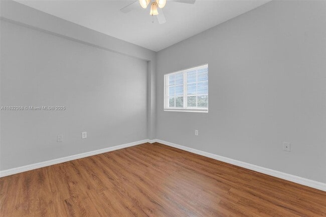 Building Photo - 1421 SW 3rd St