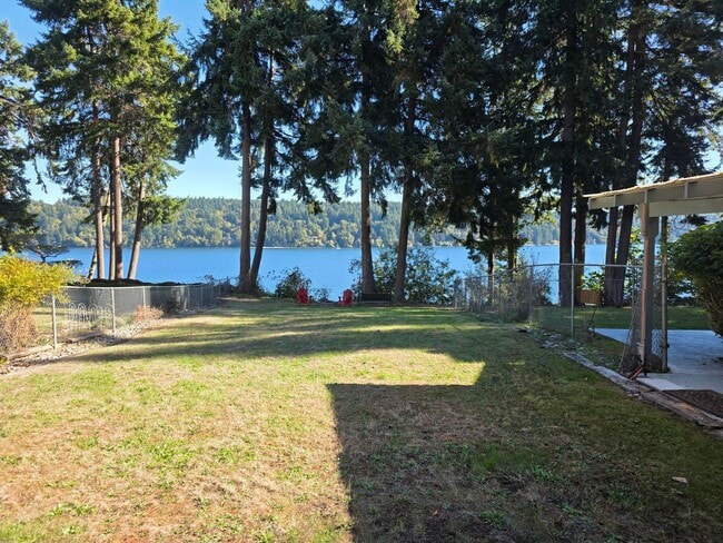 Building Photo - Waterfront Home in Illahee!