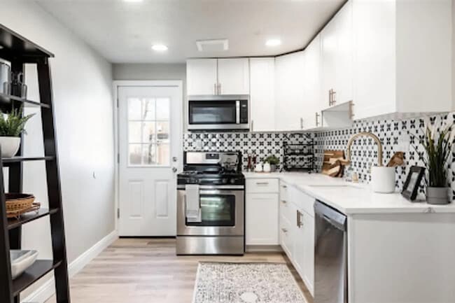 Building Photo - 437 N 700 W