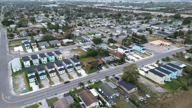 Building Photo - 425 NW 13th Ave