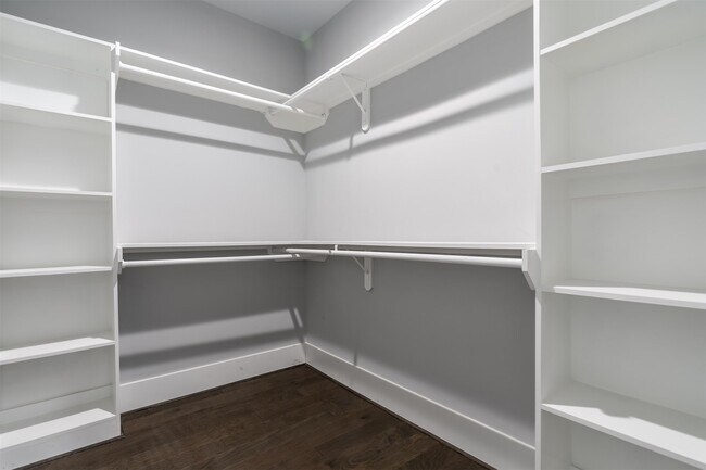 Building Photo - 1553 W 22nd St
