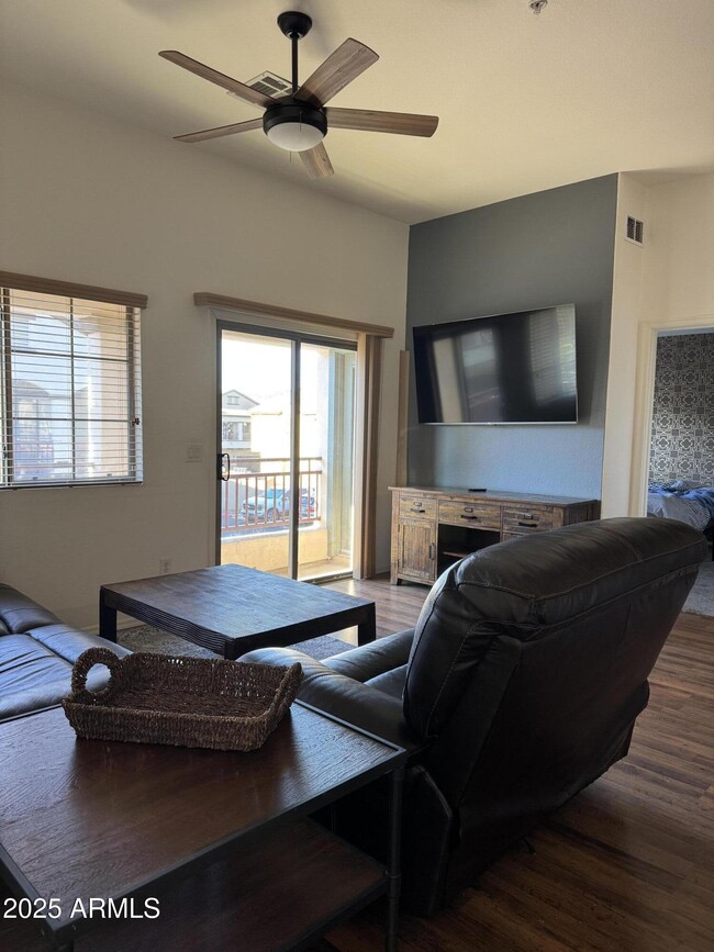 Building Photo - 2725 E Mine Creek Rd