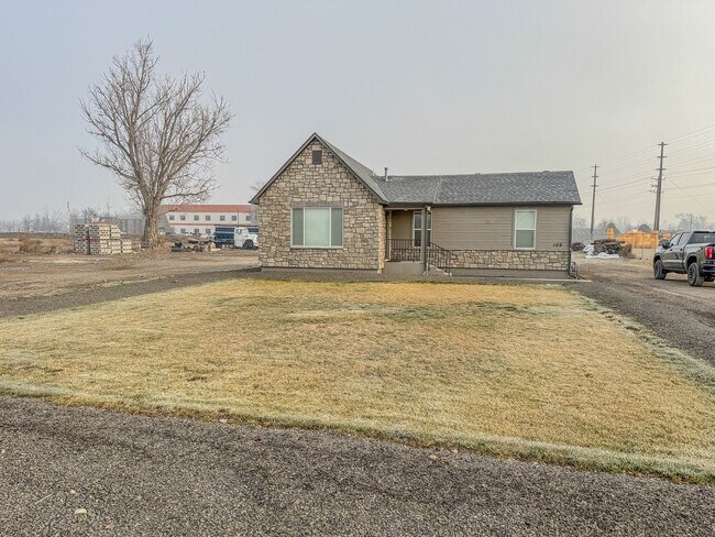 Building Photo - Cozy Single-Family Home with large yard in Caldwell