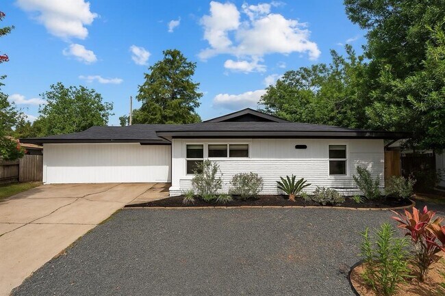 Primary Photo - 1610 Antoine Dr