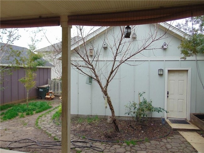 Building Photo - 5208 Hellman