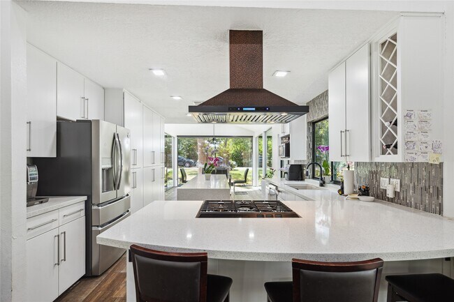 Building Photo - 64 N Timber Top Dr