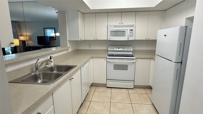Building Photo - 17375 Collins Ave