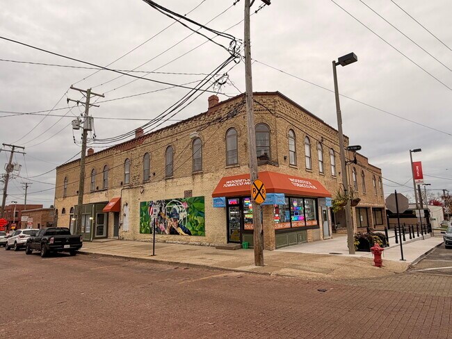 Primary Photo - 226 N Benton St