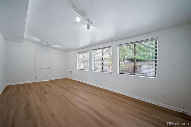 Building Photo - 3124 S Vine Ct