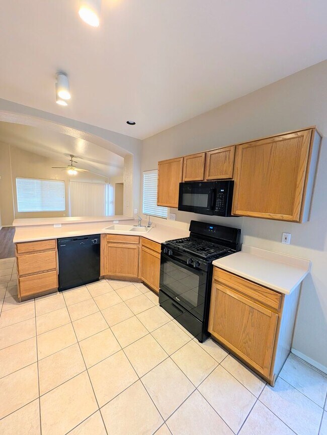 Building Photo - AVAILABLE NOW WITH A PRIVATE POOL IN GREAT GILBERT LOCATION!!!!