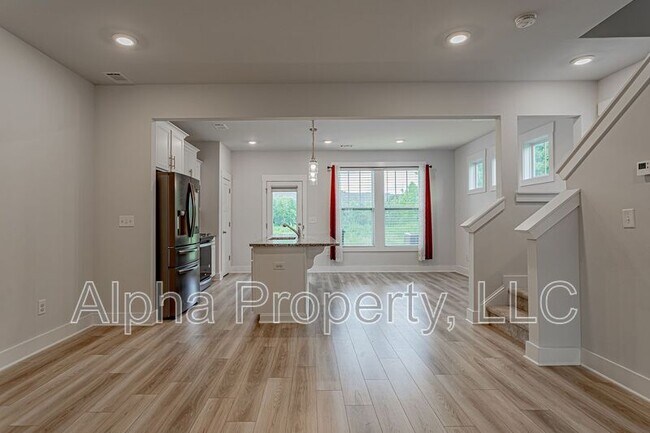 Building Photo - 30 Mardale Ln