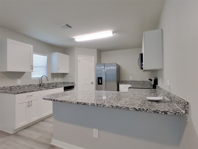 Building Photo - 15673 Briar Frst Dr