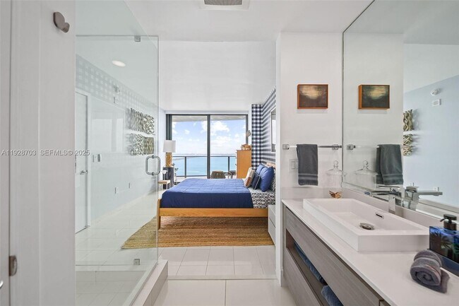 Building Photo - 460 NE 28th St