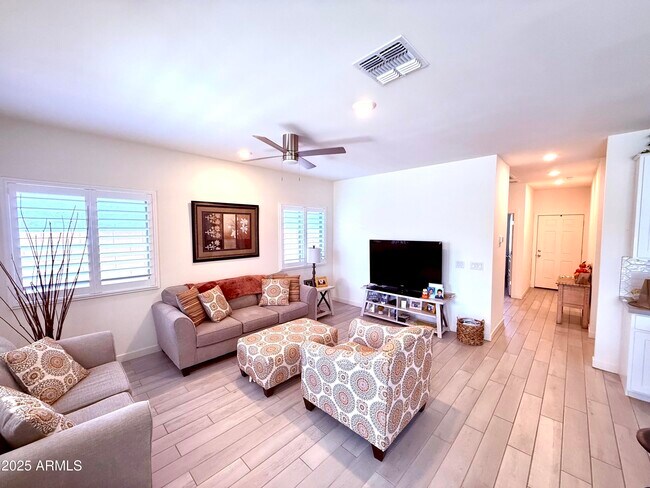 Building Photo - 35377 W Santa Monica Ave