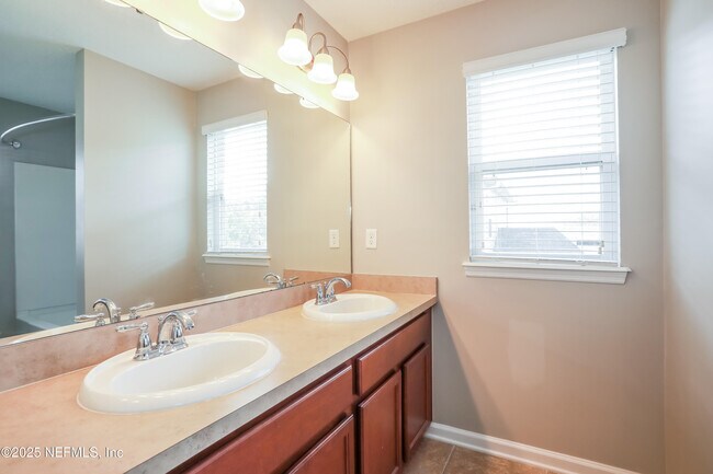 Building Photo - 328 Vineyard Ln