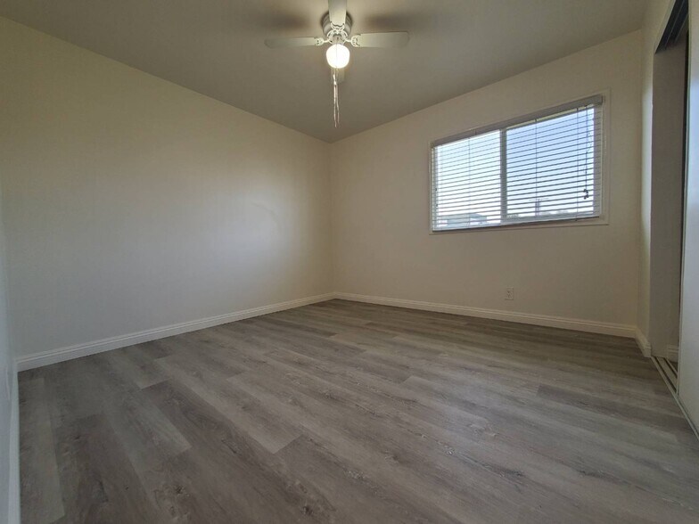Bedroom 1 - 4138 Redondo Beach Blvd