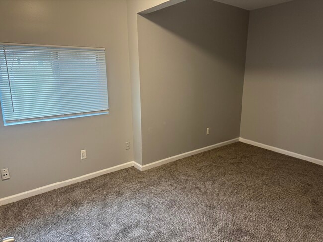 Building Photo - 28581 Brentwood St