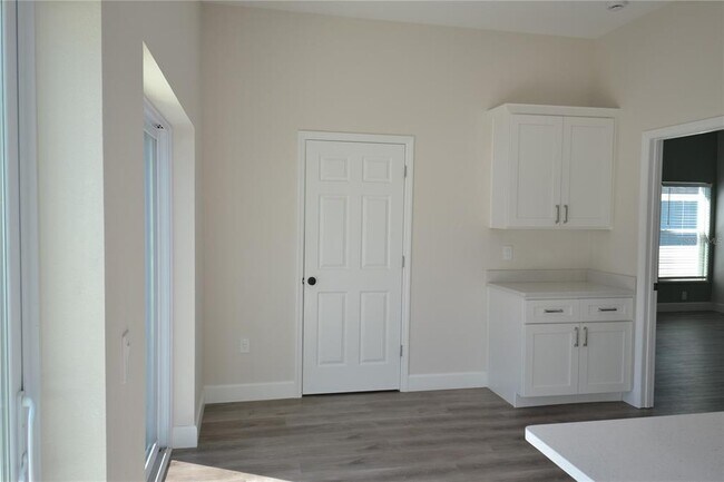 Building Photo - 6474 Taylor Ct