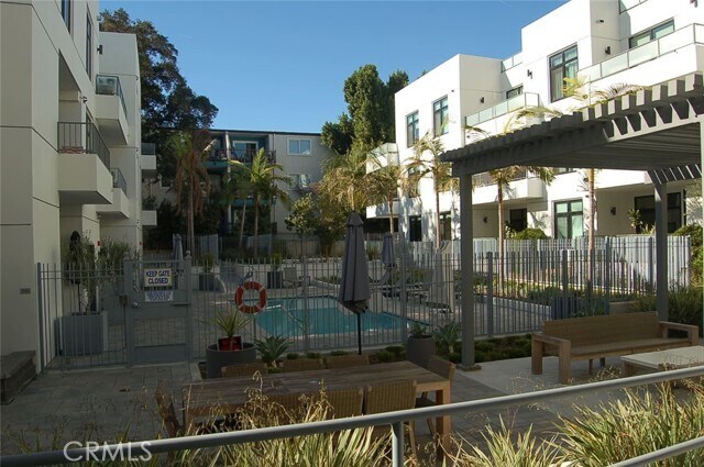Building Photo - 399 E Del Mar Blvd