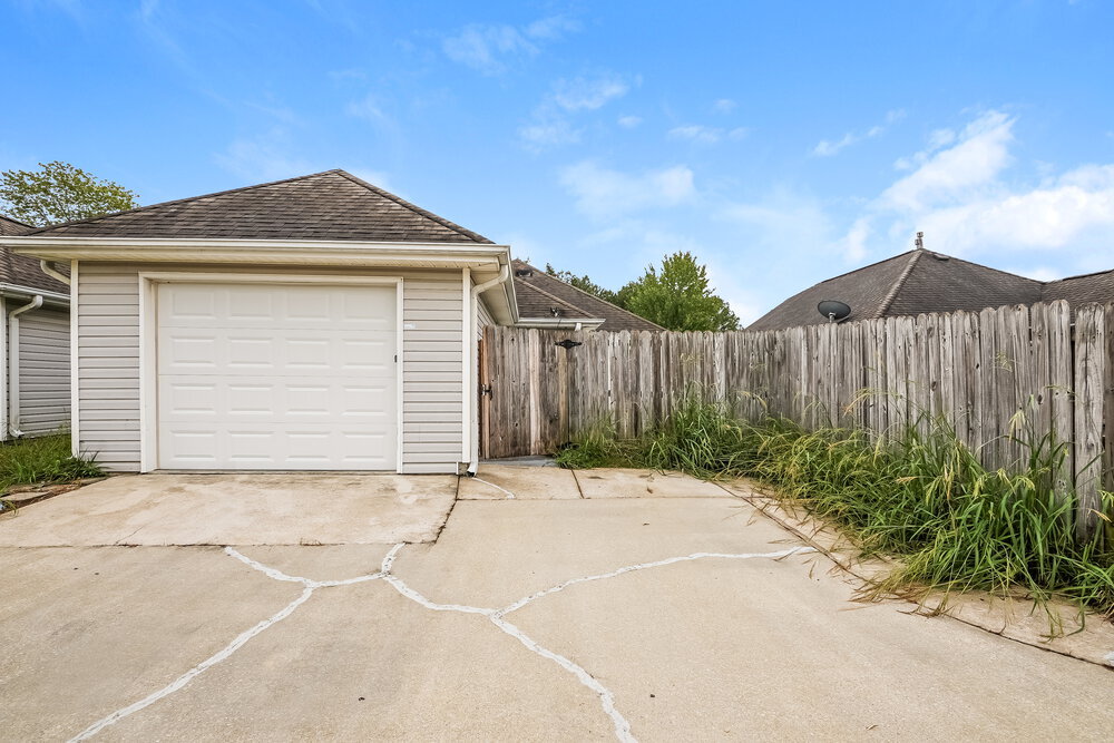 Building Photo - 1061 Village Trail