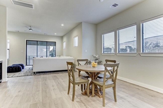 Building Photo - 806 Sienna Palm Ln