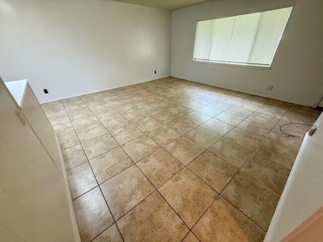 Building Photo - Newly remolded kitchen, flooring and paint! Contact us today to schedule a tour!