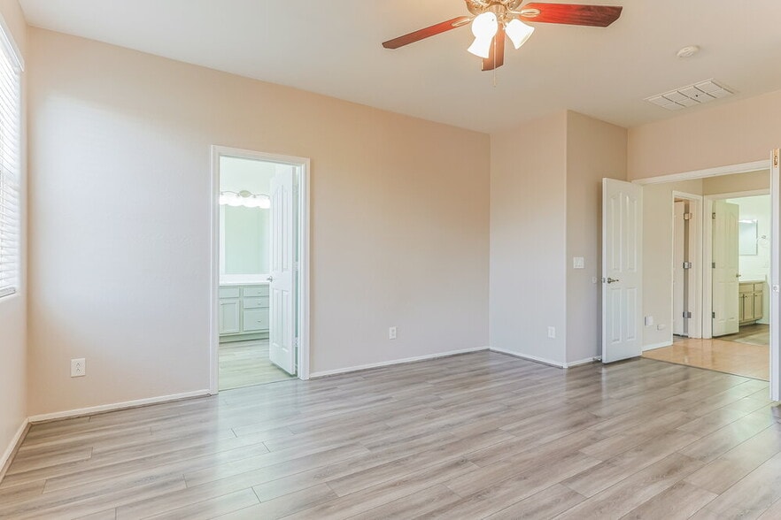 Building Photo - 7905 S 73rd Ln