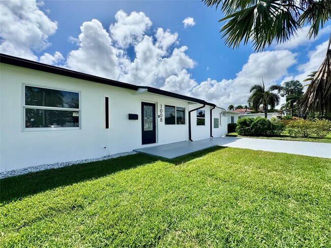 Building Photo - 1008 Mango Isle