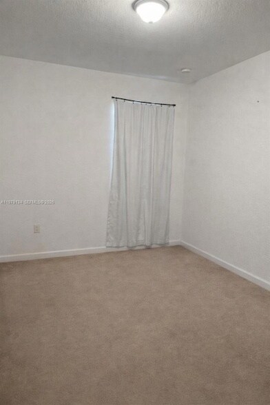 Building Photo - 3065 SE 1st Dr