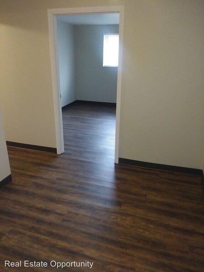 Building Photo - 460 N Nelson Rd