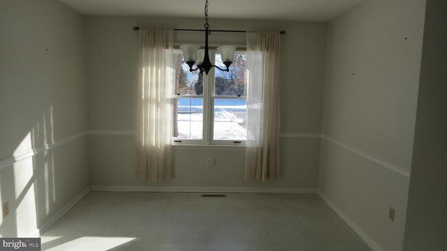 Building Photo - 1043 W Areba Ave