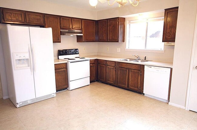 Building Photo - 1106 Ravenscourt Dr