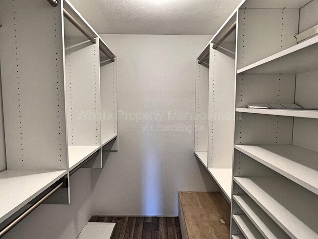 Building Photo - 3032 S Macon Cir
