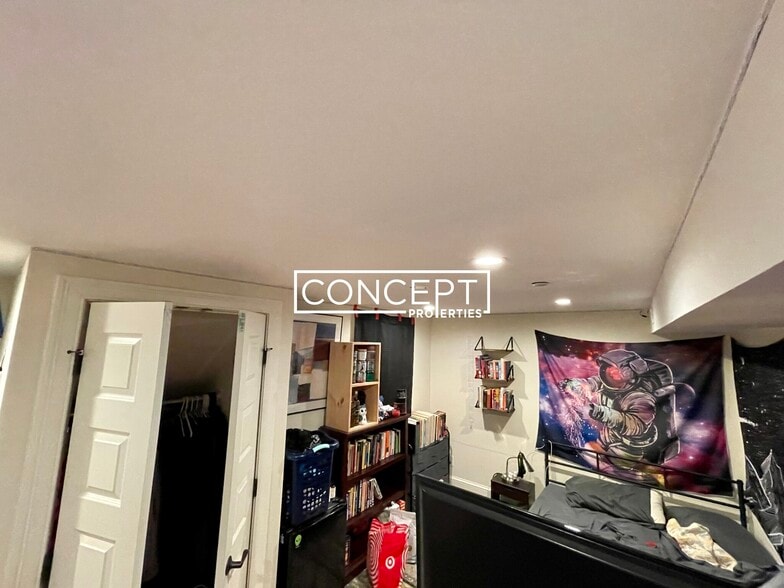 Building Photo - 23 Hillside St