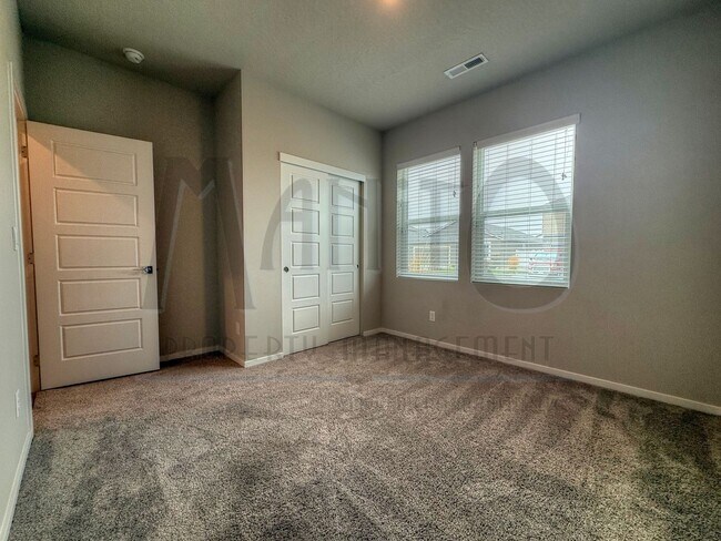Building Photo - Beautiful Cheney Home