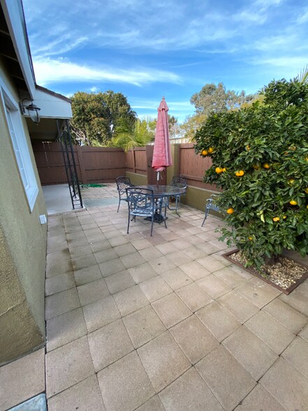 Building Photo - 3320-3322 Clairemont Dr