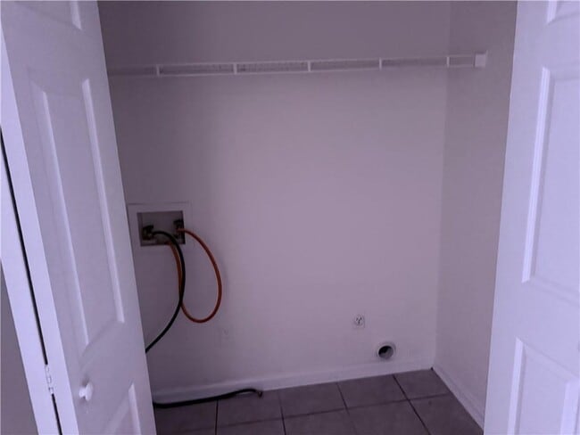 Building Photo - 890 E Cherry St