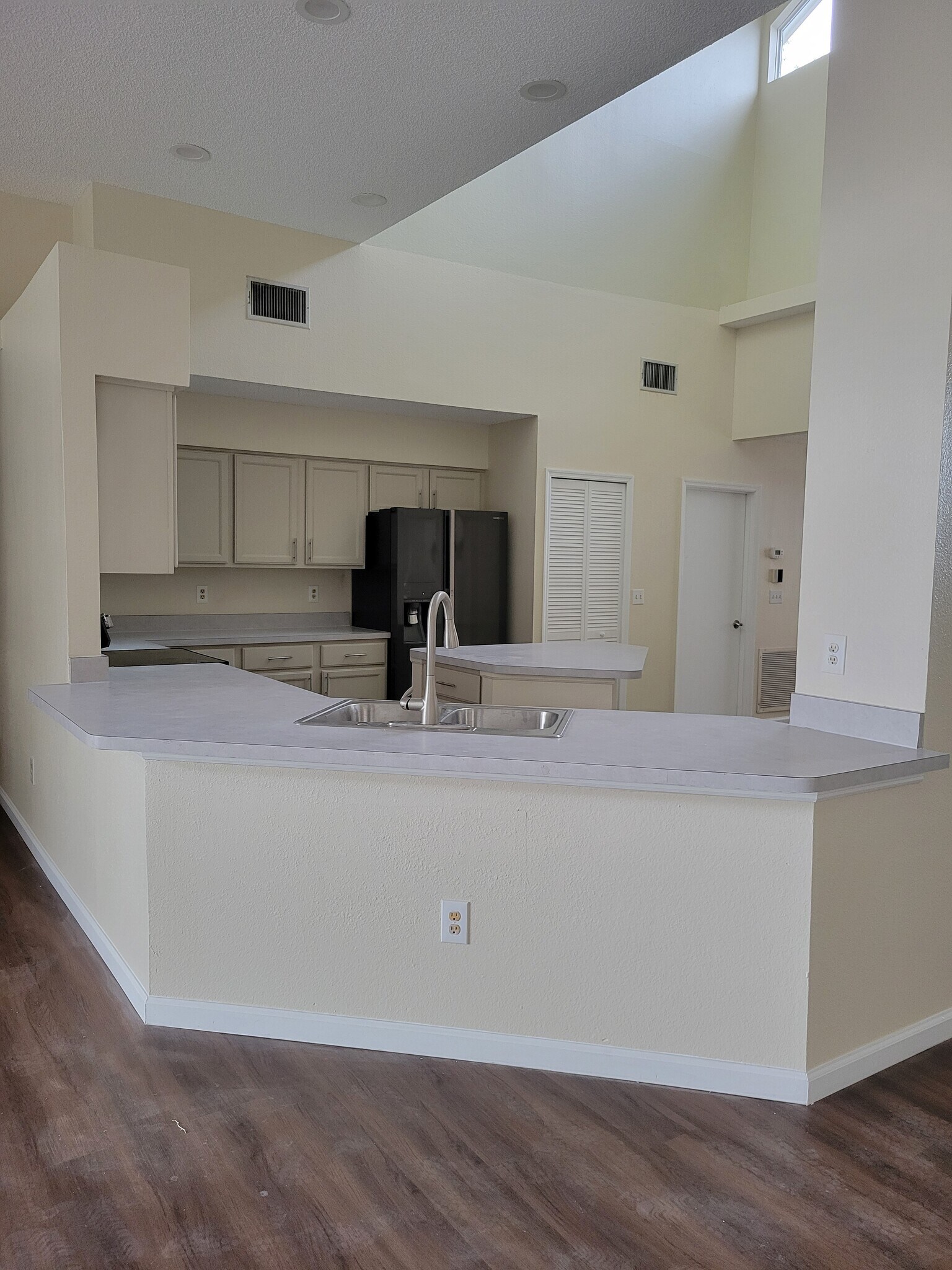 Building Photo - 1048 California Creek Dr