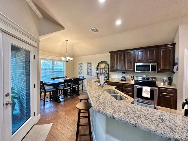 Building Photo - Stunning 3 Bed 2 Bath in Flint!