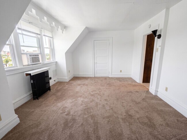 Building Photo - 609 S Braddock Ave