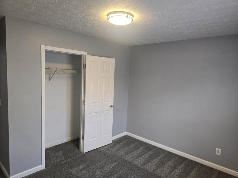 Building Photo - 1907 E Balsam Ct