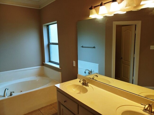 Building Photo - 9124 Wetherbee Cir